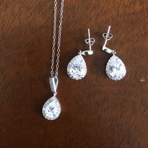 NWOT- Necklace & Earrings